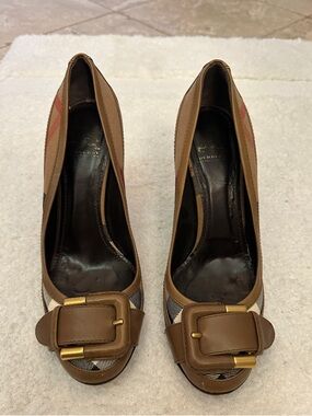 Burberry Brown Leather Buckle Pumps with Signature Check